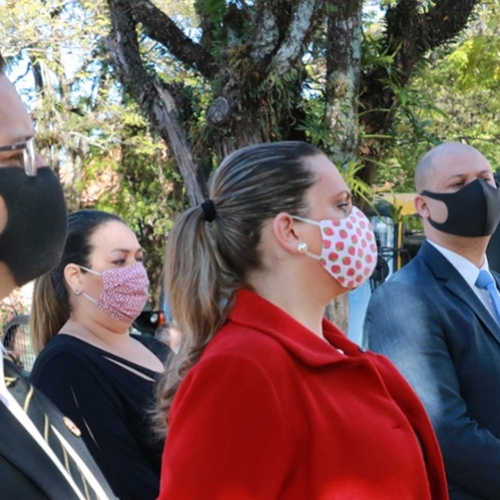 Vereadores prestigiam ato cívico em comemoração ao aniversário da cidade