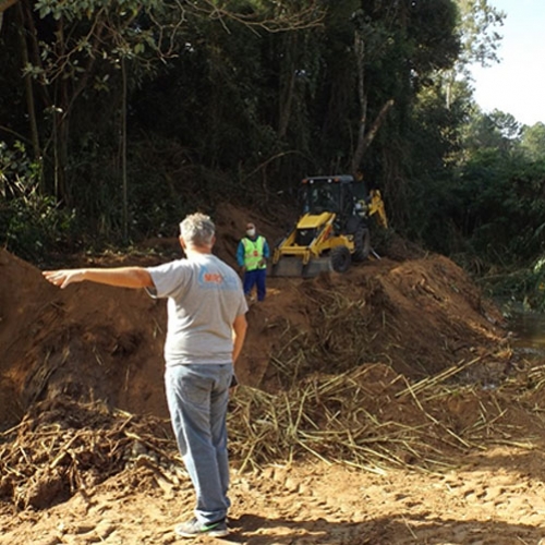 Miro indica operação tapa-buracos na Estrada Parque das Cascatas