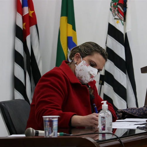 Asfaltamento em via do Jardim dos Pinheiros